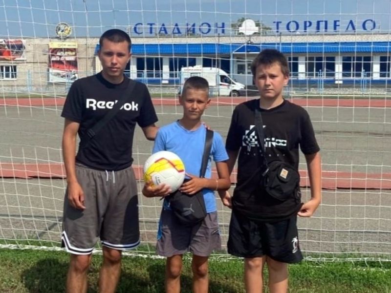 На стадионе «Торпедо» в Шадринске состоялось закрытие традиционного турнира по футболу «Кожаный мяч».