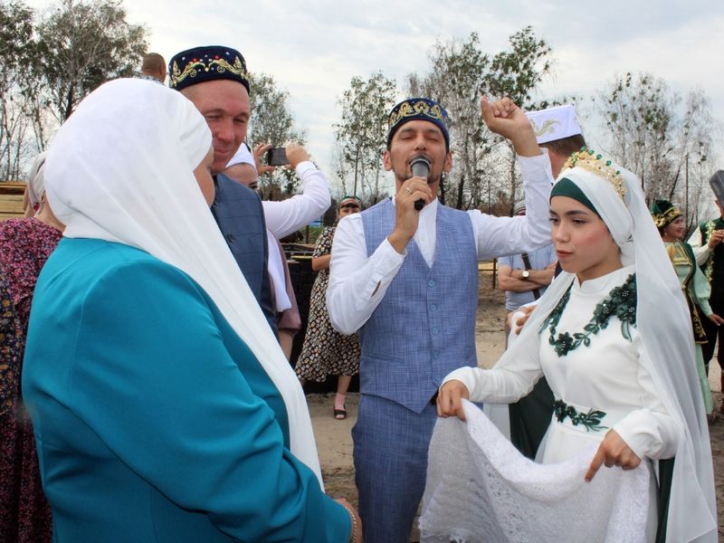 Свидетелем красивой церемонии бракосочетания - Никах стала сегодня большая часть жителей и гостей села Юлдус.