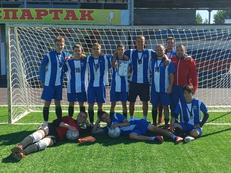 Команды футболистов и волейболистов нашего округа в День физкультурника побывали на соревнованиях в Далматово.
