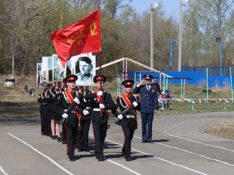 На стадионе в Красной Звезде состоялась легкоатлетическая эстафета, посвящённая Дню Победы, на призы газеты «Шадринский курьер».