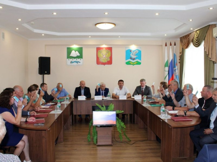 Сегодня на заседании Думы Шадринского муниципального округа в должность главы нашего муниципалитета вступил Дмитрий Жуков.